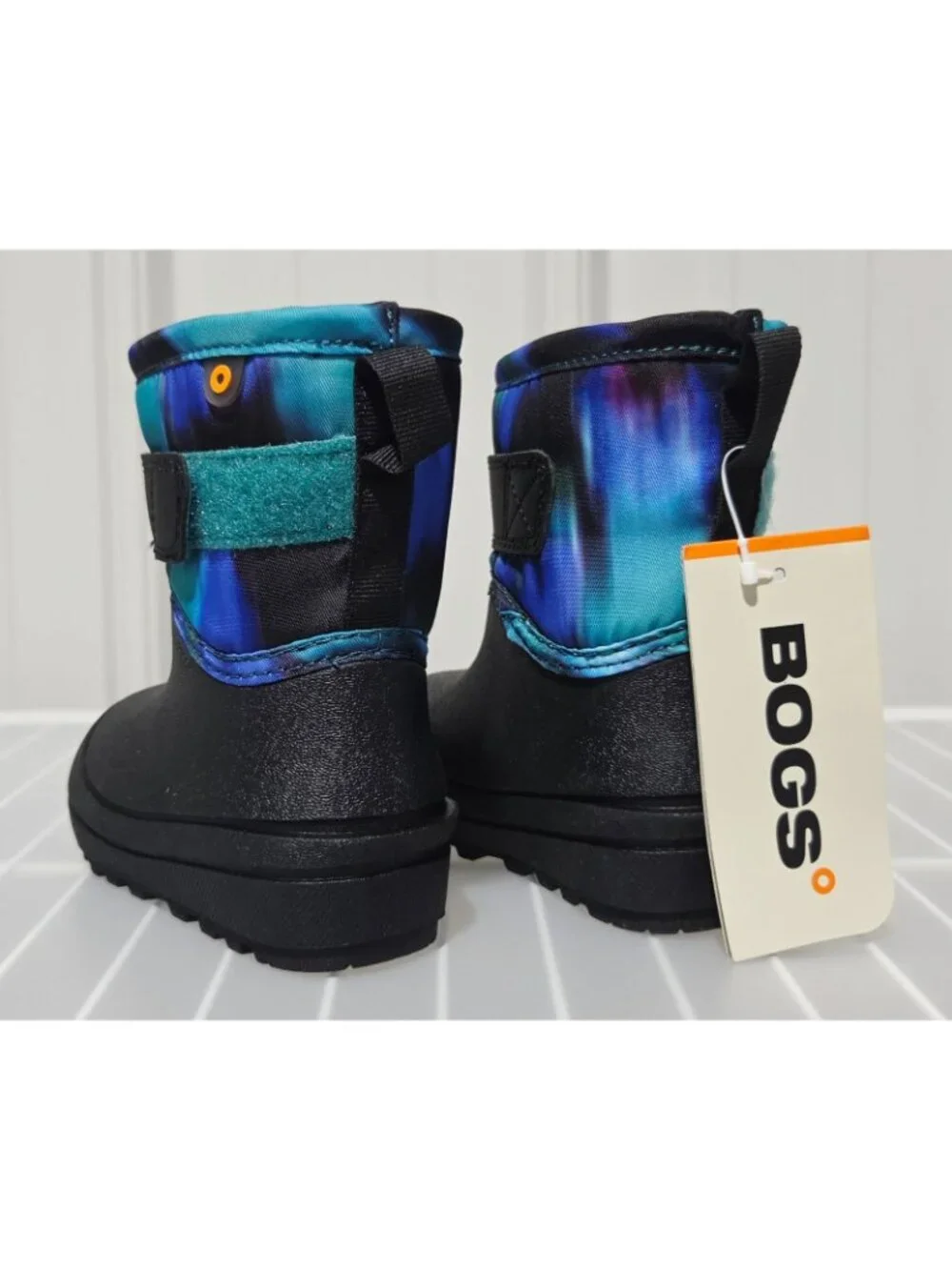 Bogs Northern Lights Waterproof Snow Boots Black w/ Teal & Blue Design -- Size 5